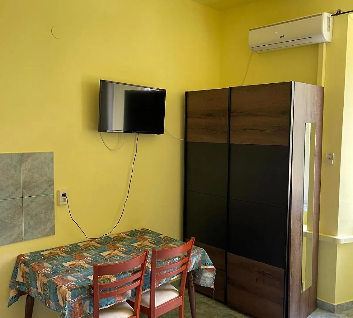 Dejan Apartment 3-Free Parking Near Arena In City Center, Near Bus, Train, Ferry, Airport Shuttle Pula Croatia