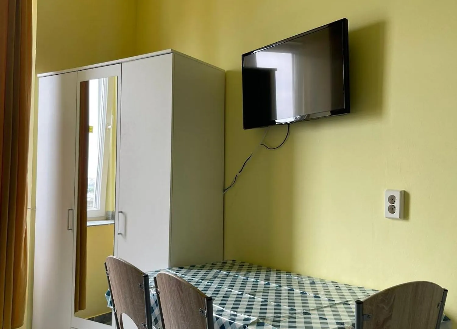Dejan Apartment 3-Free Parking Near Arena In City Center, Near Bus, Train, Ferry, Airport Shuttle Pula