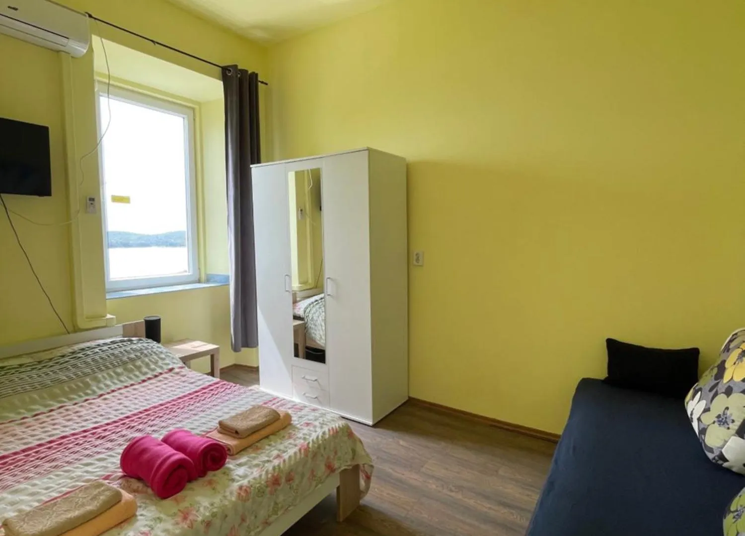 Dejan Apartment 3-Free Parking Near Arena In City Center, Near Bus, Train, Ferry, Airport Shuttle Pula